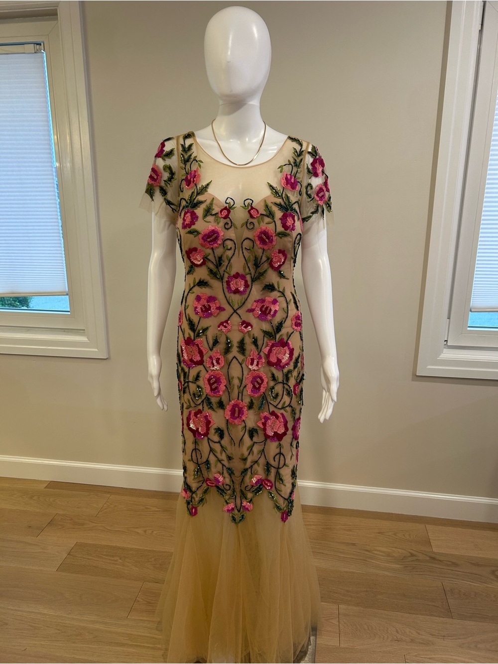 Marchesse Notte
Floral Embroidery Mermaid Gown